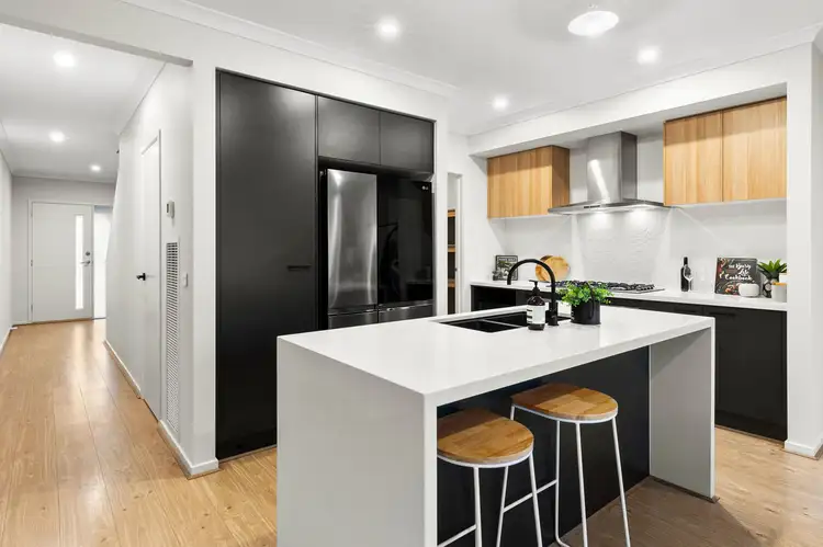 6 Swansea Way, Armstrong Creek VIC 3217