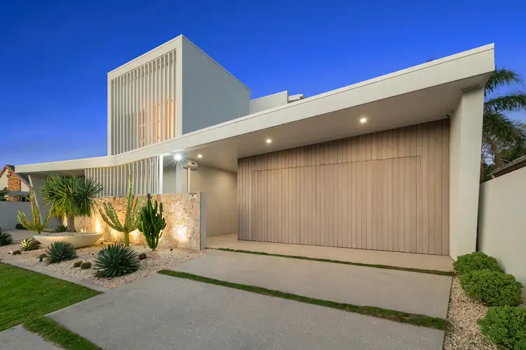 Residence 2/165 Oceanic Drive, Warana QLD 4575
