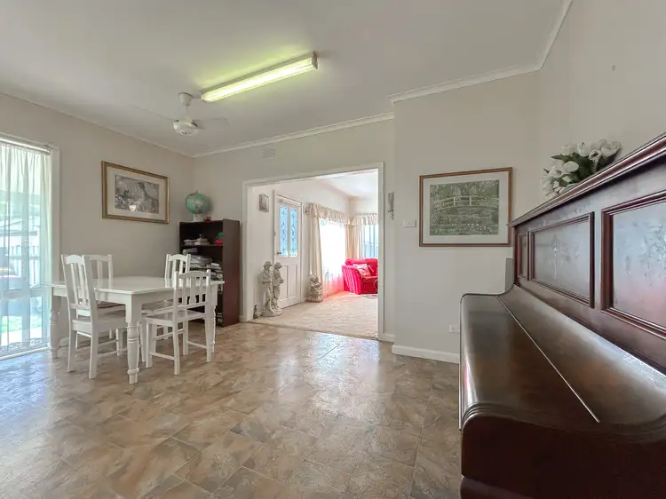 Fifth view of Homely house listing, 2 McDonald Court, Swan Hill VIC 3585
