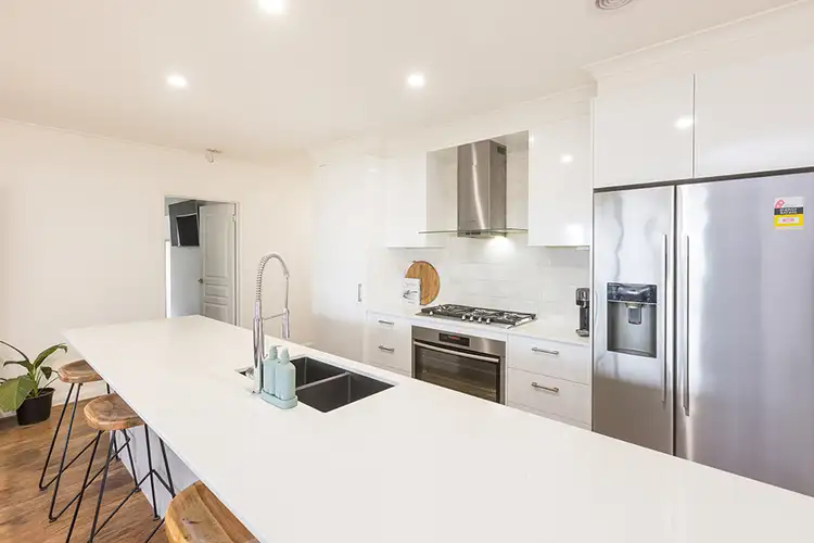 Fifth view of Homely house listing, 10 Karalanza Drive, Mildura VIC 3500