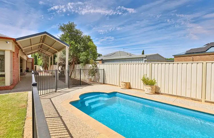 Third view of Homely house listing, 2 Oxley Court, Mildura VIC 3500