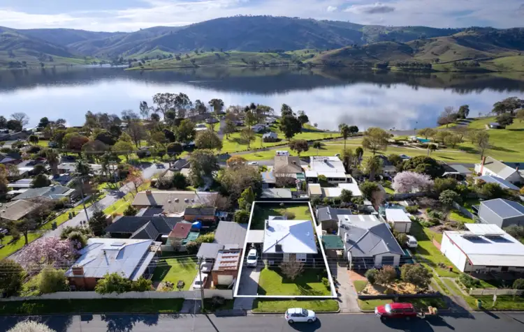 Third view of Homely house listing, 15 JILLICO AVENUE, Tallangatta VIC 3700