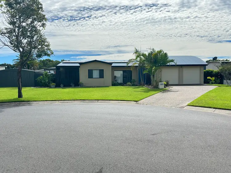 11 Wave Court, Toogoom QLD 4655