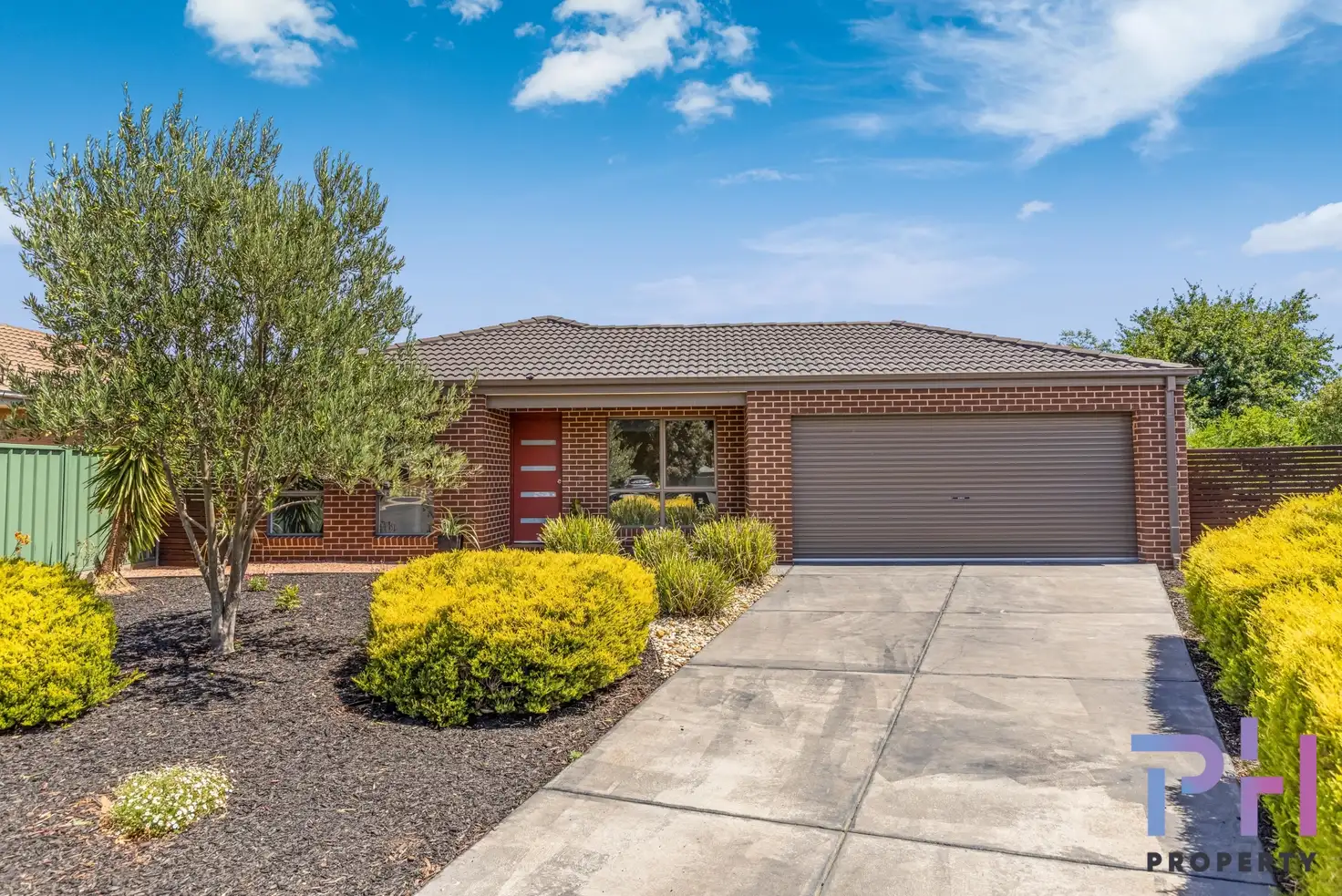 Main view of Homely house listing, 5 Flemington Place, Ascot VIC 3551