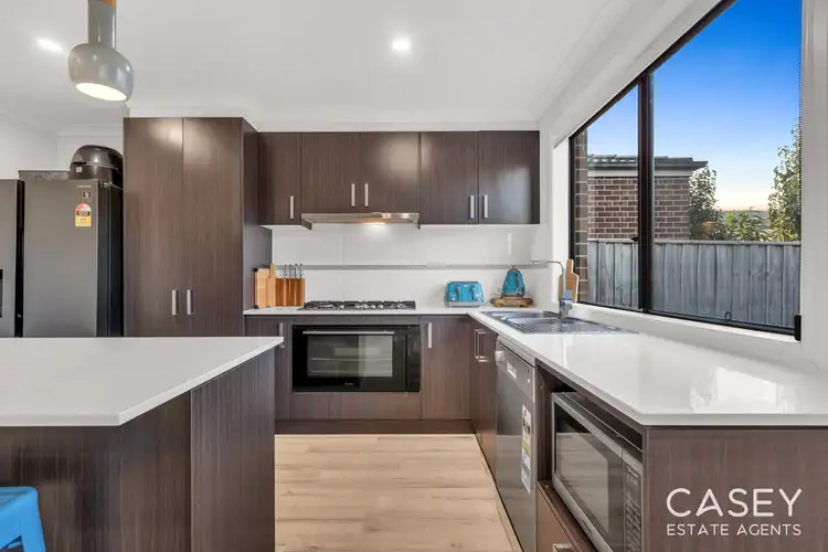 Fifth view of Homely house listing, 2 Mare Close, Cranbourne East VIC 3977