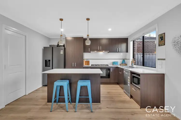 Sixth view of Homely house listing, 2 Mare Close, Cranbourne East VIC 3977