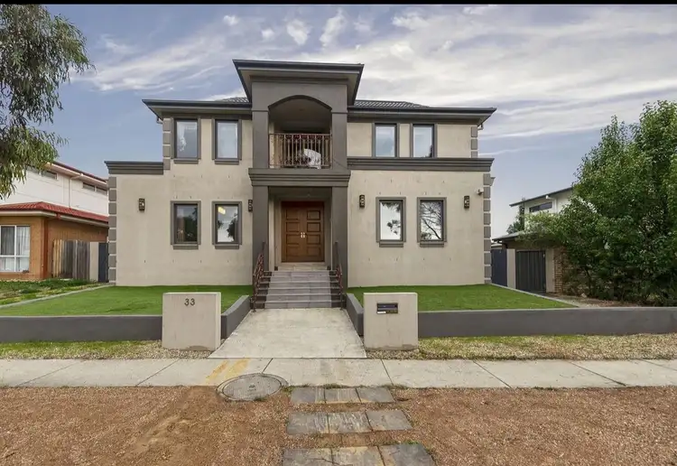 33 Oodgeroo Avenue