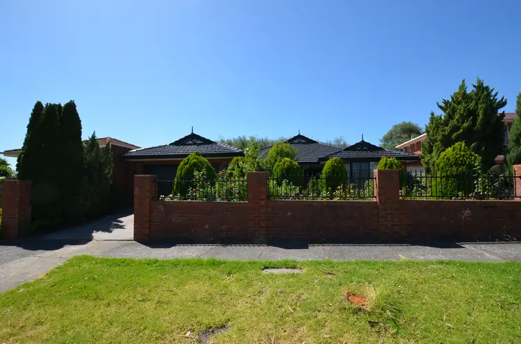 20 Ester Drive, Mill Park VIC 3082