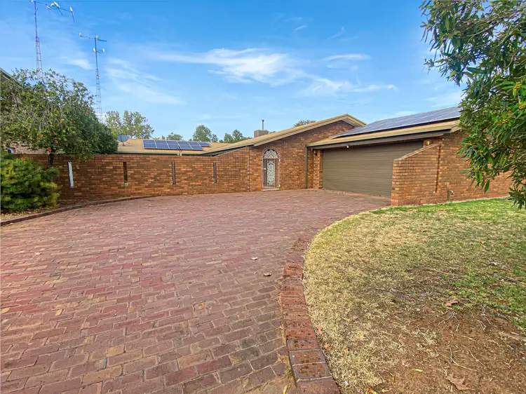 24 Riverine St, Narrandera NSW 2700