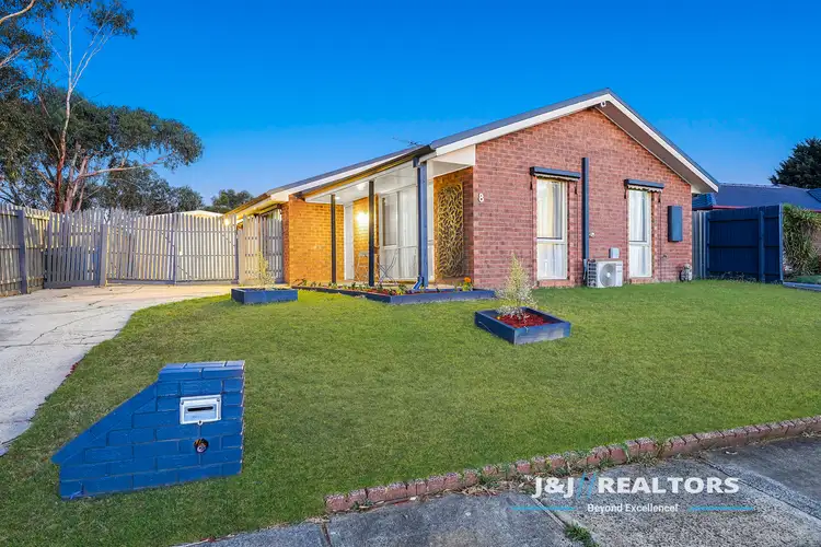 8 Wills Court, Cranbourne North VIC 3977