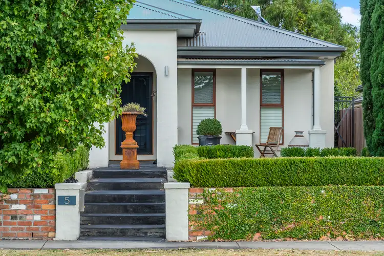 5 Belcher Way, Gisborne VIC 3437
