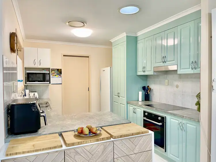 Sixth view of Homely house listing, 9 Arwon Close, Point Vernon QLD 4655