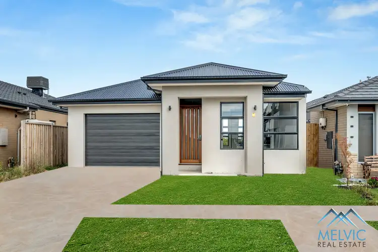 13 Exmoor Crescent, Clyde North VIC 3978