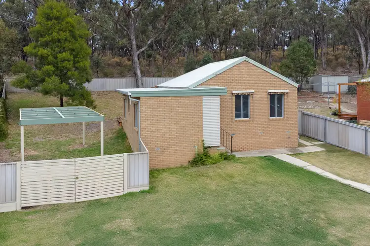 18 KITCHENER CRESCENT, Seymour VIC 3660