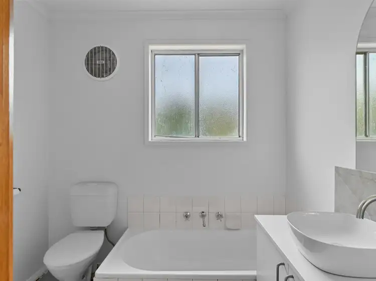 Fifth view of Homely house listing, 18 KITCHENER CRESCENT, Seymour VIC 3660