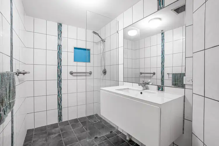 Fifth view of Homely unit listing, 5/155 Wynnum Esplanade, Wynnum QLD 4178