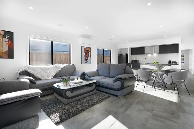 2 Veal Court, Clyde North VIC 3978