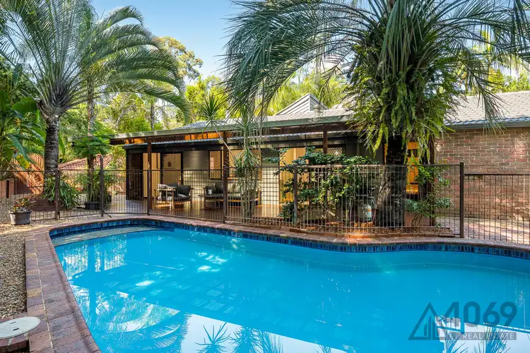 2 Lant Street, Chapel Hill QLD 4069