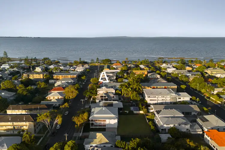 25 Fourth Avenue, Sandgate QLD 4017