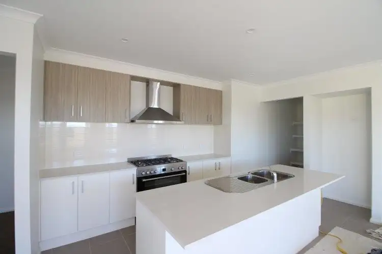 Second view of Homely house listing, 33 Gratwick View, Wodonga VIC 3690