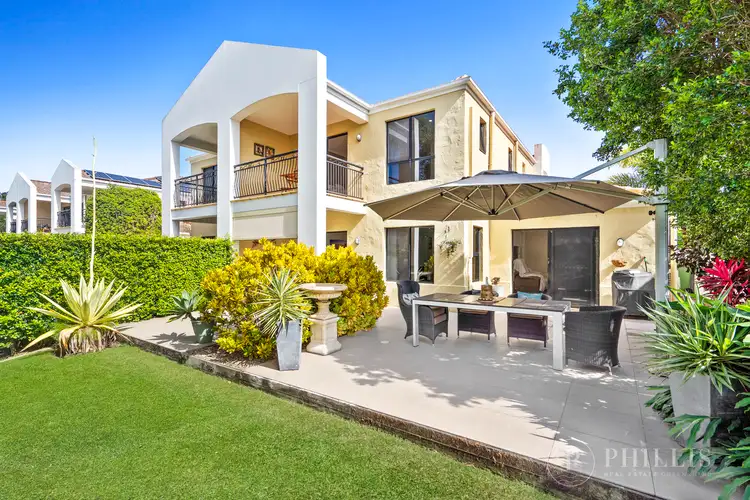 8882 Magnolia Drive East, Hope Island QLD 4212