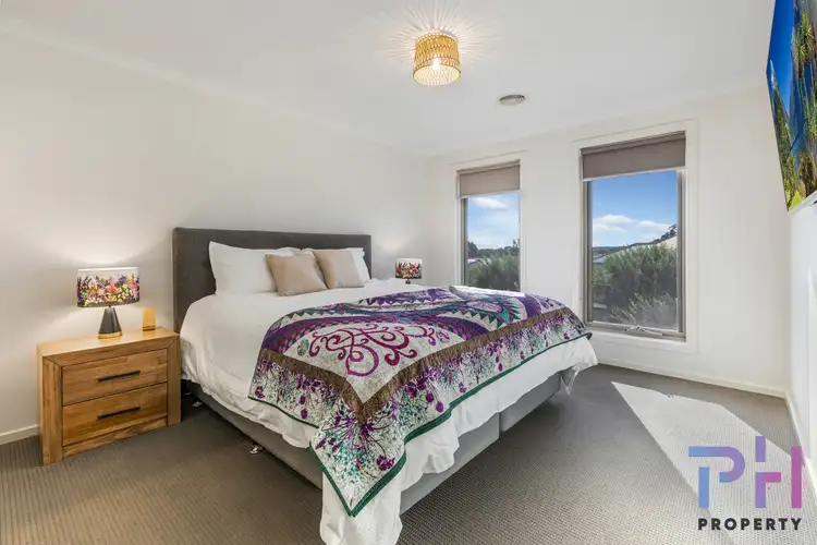 Sixth view of Homely house listing, 18 Ashbourne Way, Kangaroo Flat VIC 3555