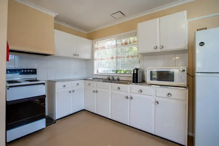 Fifth view of Homely house listing, 10 Crawford Court, Dartmouth VIC 3701