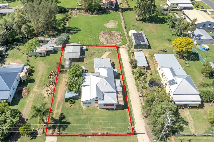 39 Cory Street, Oakey QLD 4401