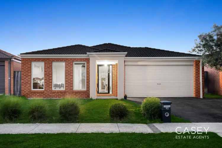 90 Mountainview Boulevard, Cranbourne North VIC 3977