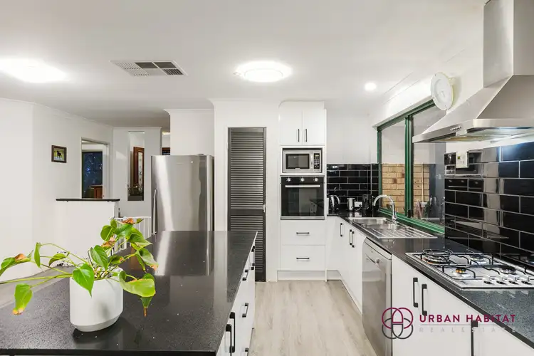 6 Aaron Lane, Parmelia WA 6167