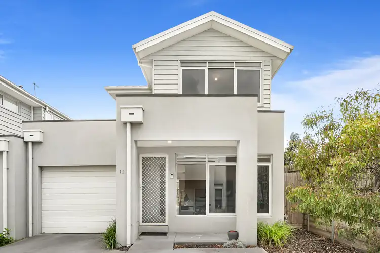 12 Sunnyoaks Lane, Hampton Park VIC 3976