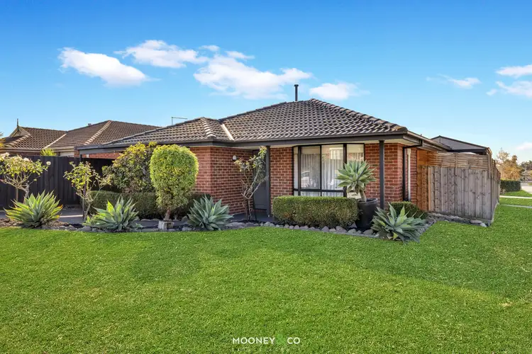 19 Broome Crescent, Cranbourne North VIC 3977