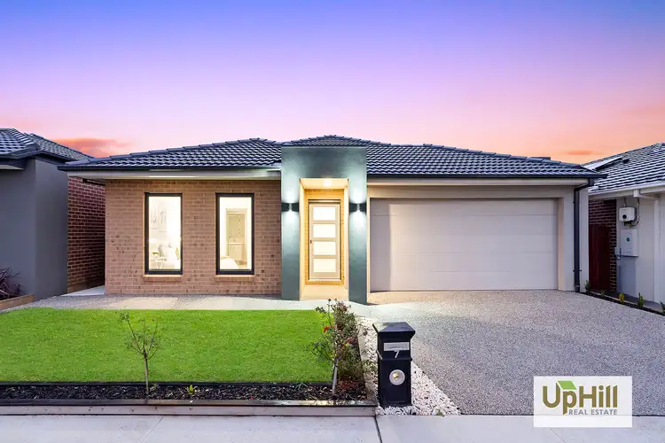 7 Bourbon Road, Cranbourne East VIC 3977