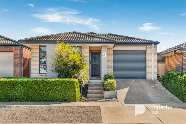 Main view of Homely townhouse listing, 9 Highview Terrace, Kangaroo Flat VIC 3555