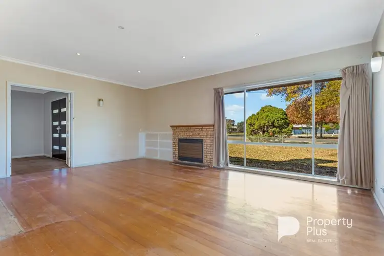 Second view of Homely house listing, 8 Tresise Street, Serpentine VIC 3517