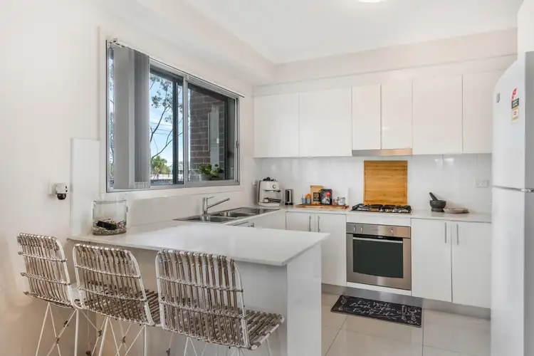 27/2 Kurrajong Road, Casula NSW 2170