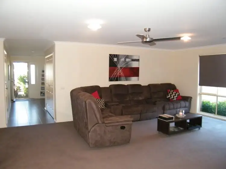 Fifth view of Homely house listing, 18 Palm Square, Drouin VIC 3818