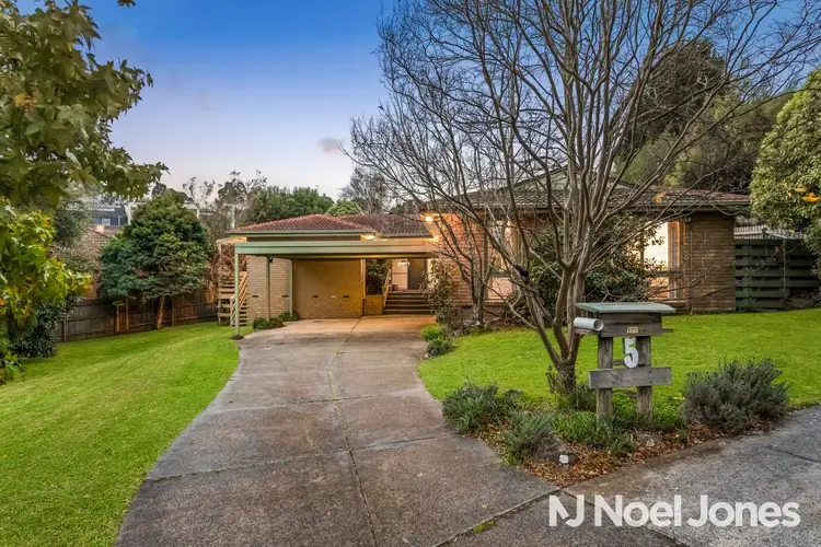 5 Whistlewood Close, Doncaster East VIC 3109