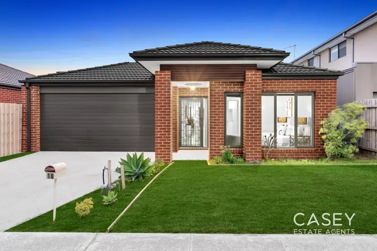 18 Pontiac road, Cranbourne East VIC 3977