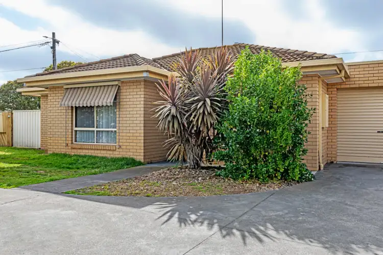 10 Lowan Avenue