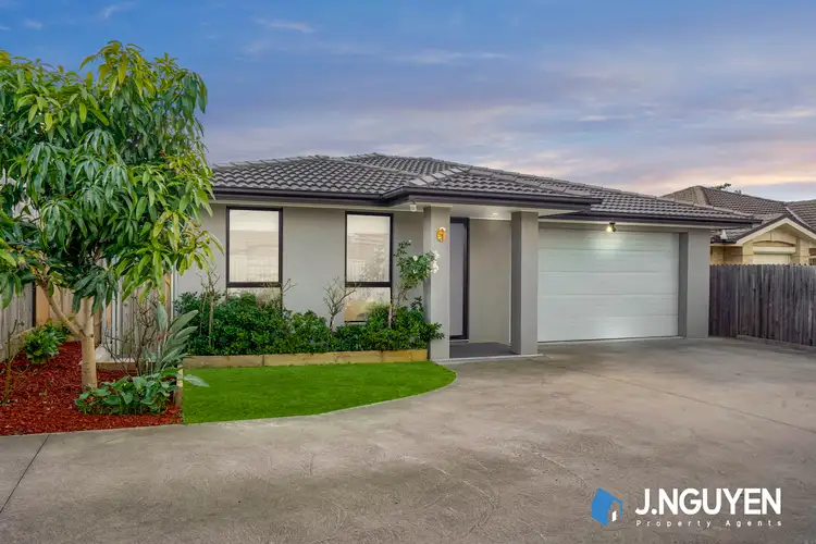 6 Chalmer Close, St Johns Park NSW 2176
