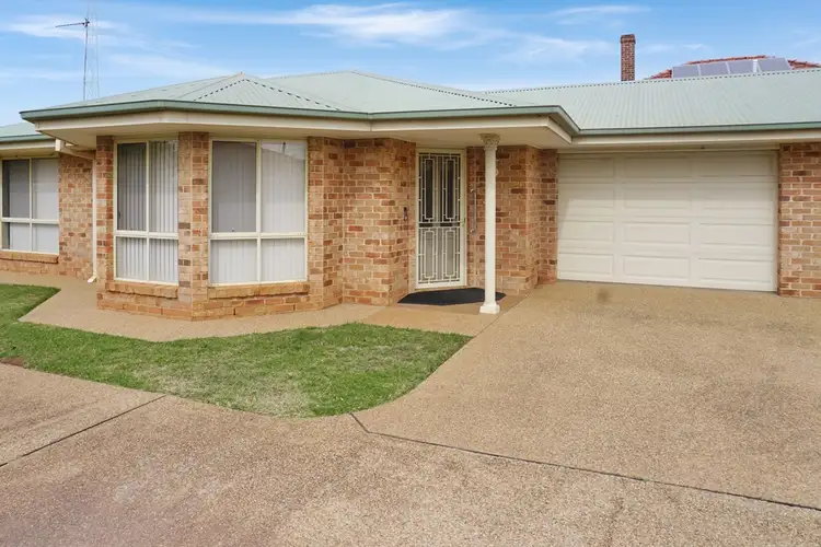 Main view of Homely villa listing, 2/115 Operator Street, West Wyalong NSW 2671