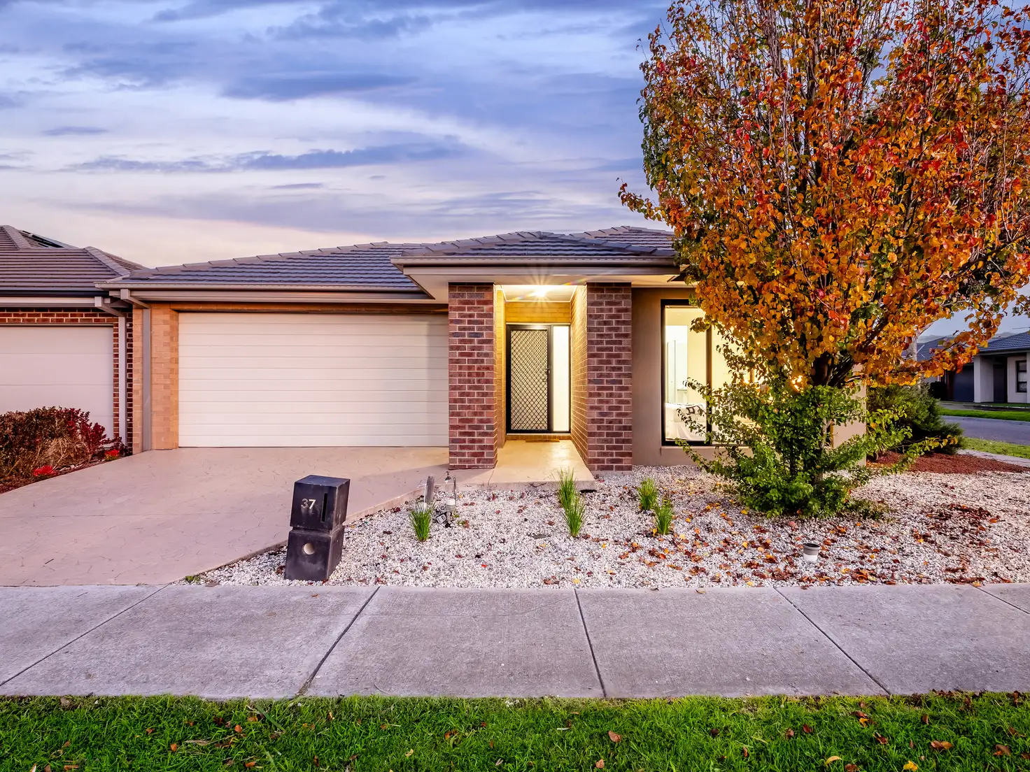 Main view of Homely house listing, 37 Scoria Circuit, Craigieburn VIC 3064