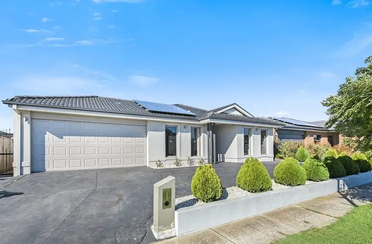 24 Stoneleigh Road, Cranbourne North VIC 3977