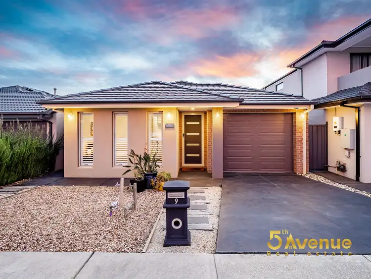 9 Harlequin Way, Clyde North VIC 3978