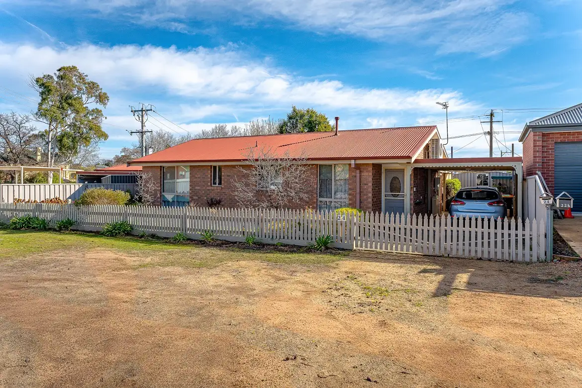 Main view of Homely unit listing, 24 Oak Street, Eaglehawk VIC 3556