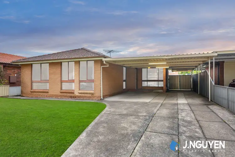 40 Melbourne Road, St Johns Park NSW 2176