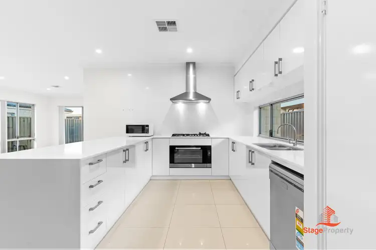 10 Greywacke Entrance, Piara Waters WA 6112