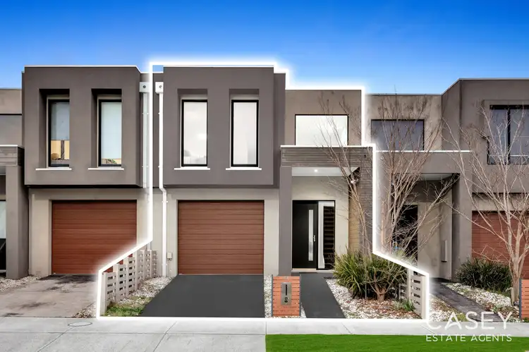 Main view of Homely townhouse listing, 33 Willow Glen Boulevard, Cranbourne VIC 3977