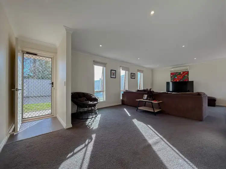 Third view of Homely unit listing, 2/10 Ashton Street, Swan Hill VIC 3585